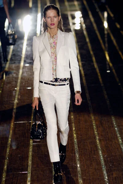 Look 7